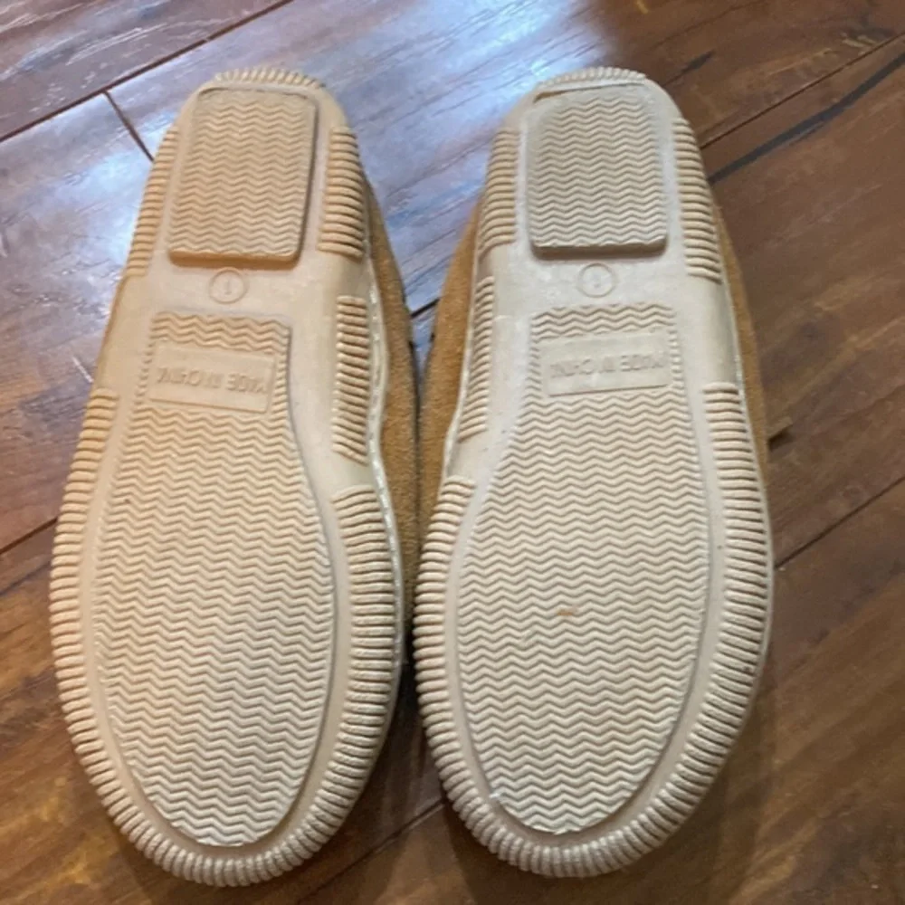 Minnetonka Leather Moccasin Slippers Shoes Tan Lined Girls Size 1